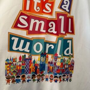It’s a small world t-shirt NEW Size Medium